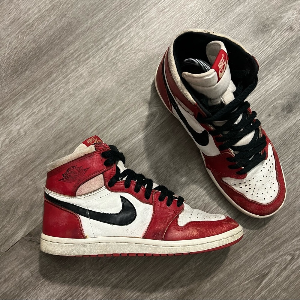 Nike Air Jordan 1 High Chicago 1985 Sneakers Size 9.5